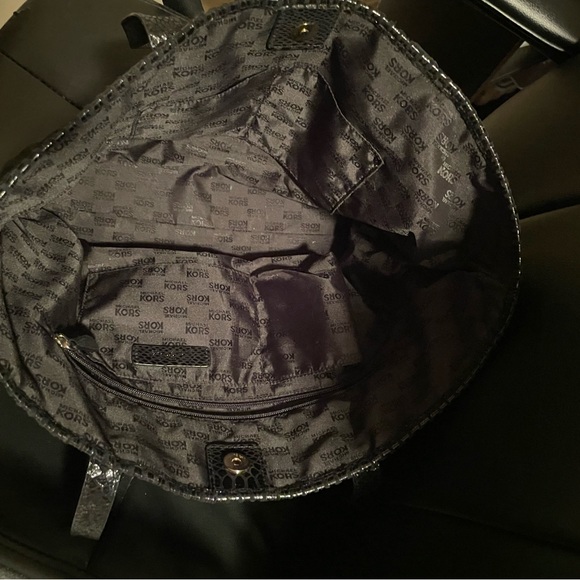 Michael Kors MK Large Black Snakeskin Tote - Picture 5 of 10